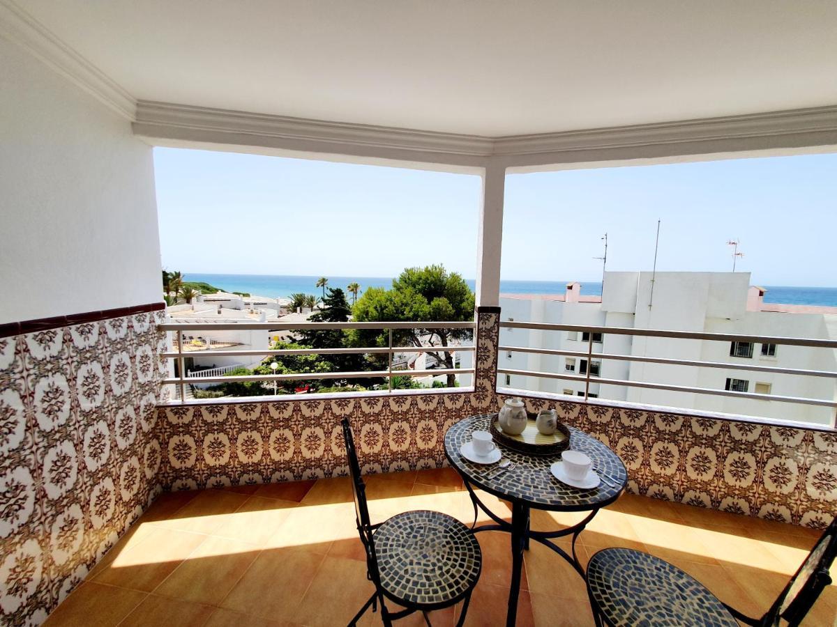 Luna Beach Seafront Марбелья Экстерьер фото