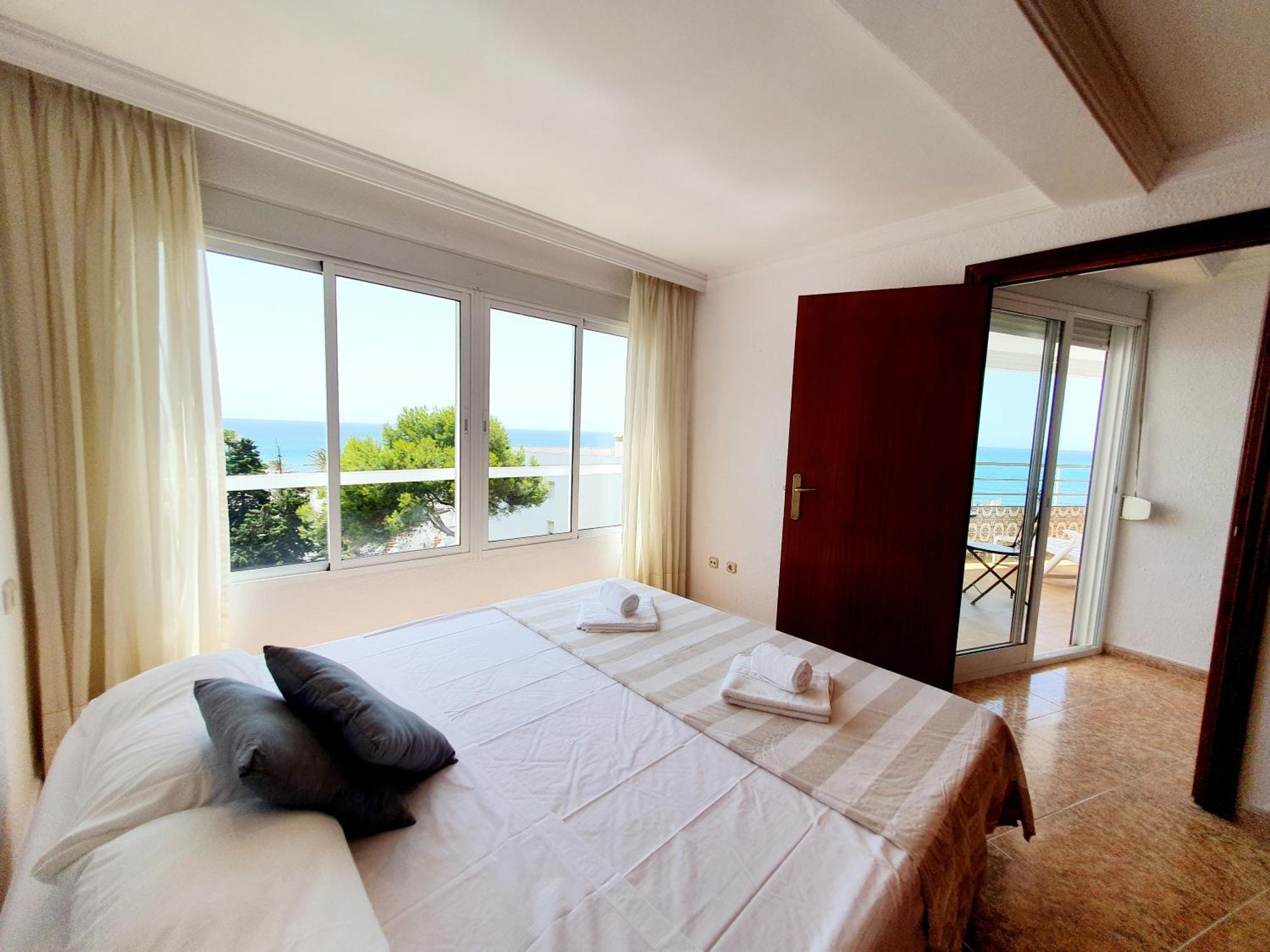 Luna Beach Seafront Марбелья Экстерьер фото