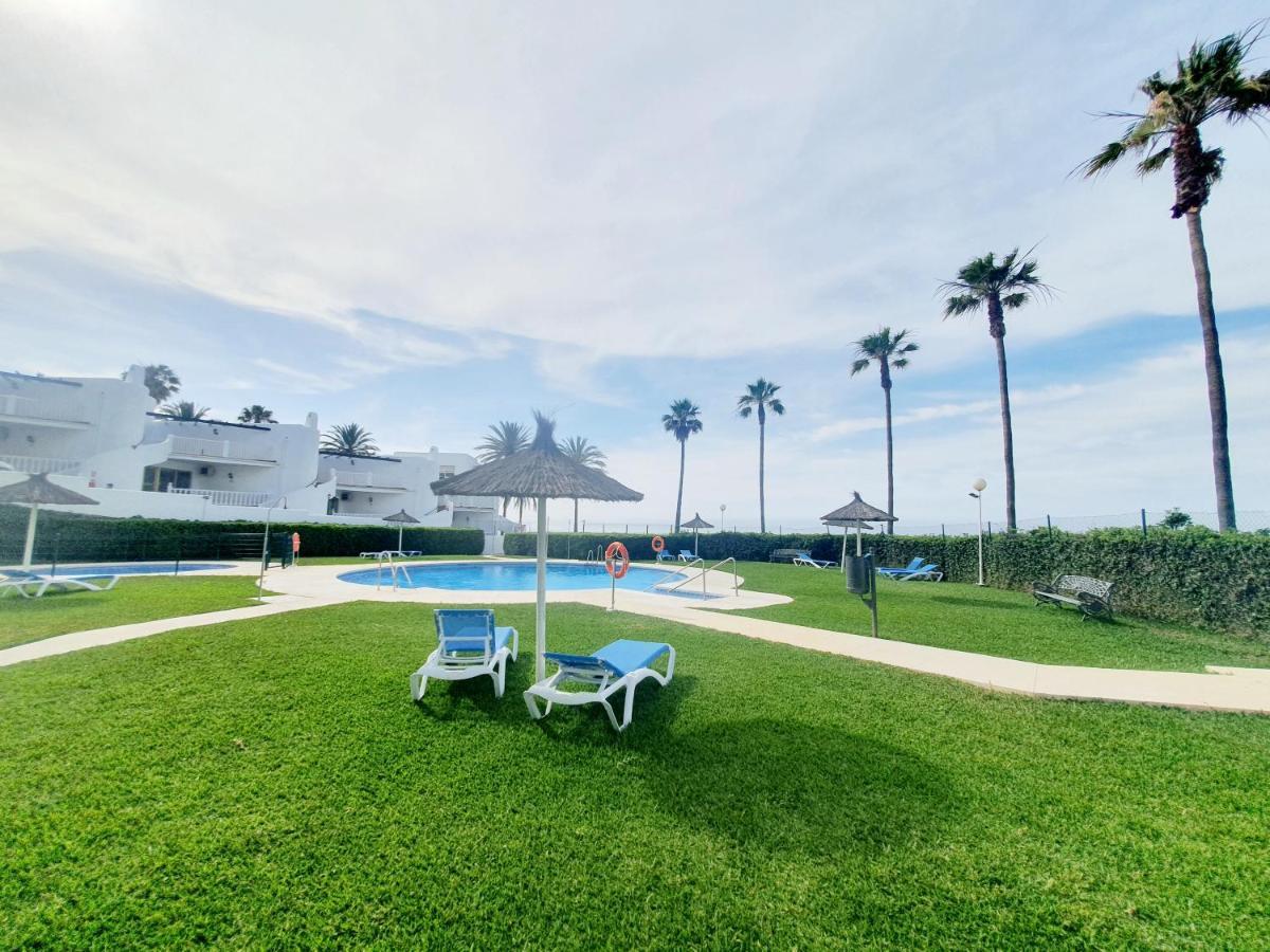 Luna Beach Seafront Марбелья Экстерьер фото